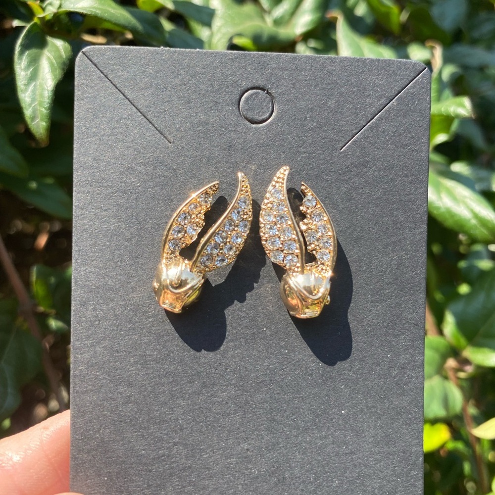 Harry Potter Golden Snitch Earrings, Jewel Accents, engraved detailing NWT - Picture 4 of 6